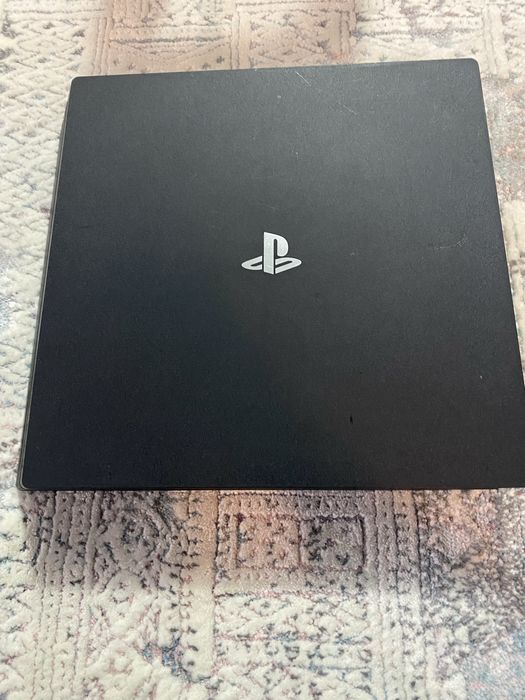 Vand PS 4 Pro , memorie 1 TERA