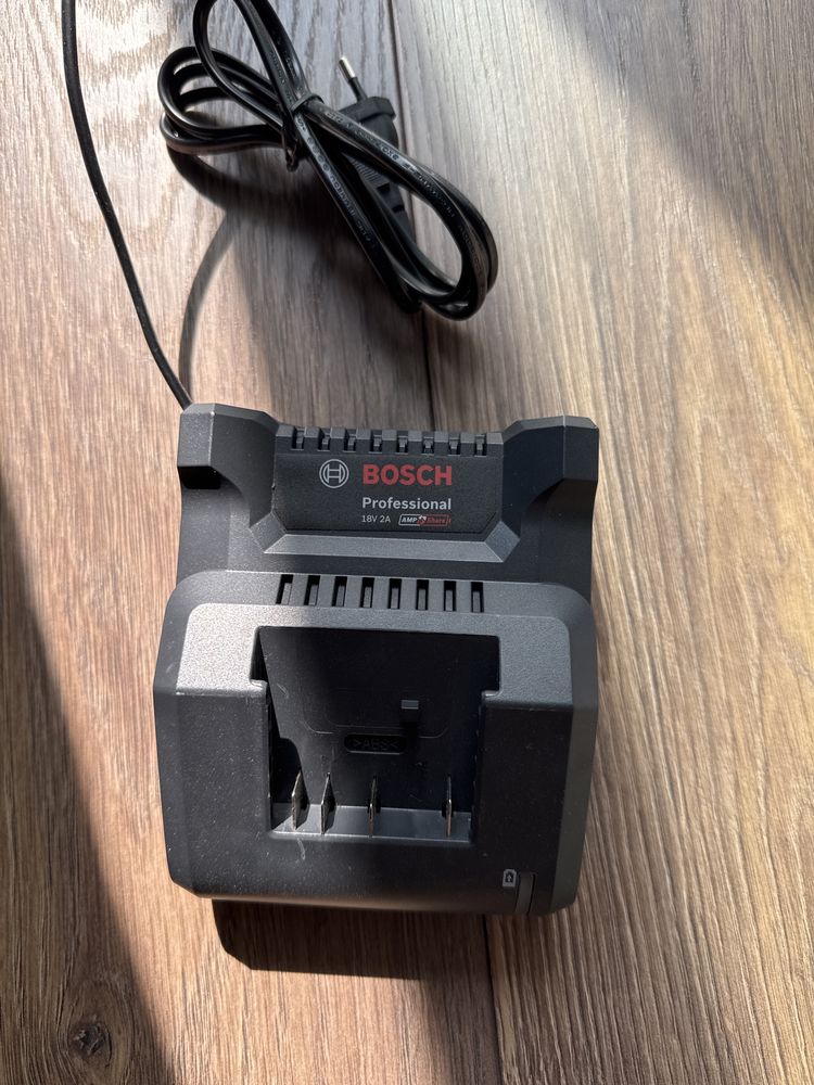 Зарядно BOSCH 18v 2A