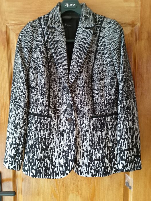 Нови дамски сака 38 размер