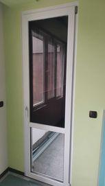 PVC врата със стъкло
