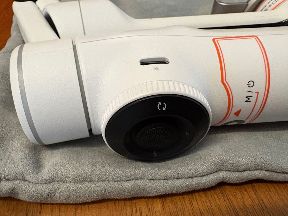 Insta360 Flow 2 PRO - pachet impecabil, cu etichete pe el