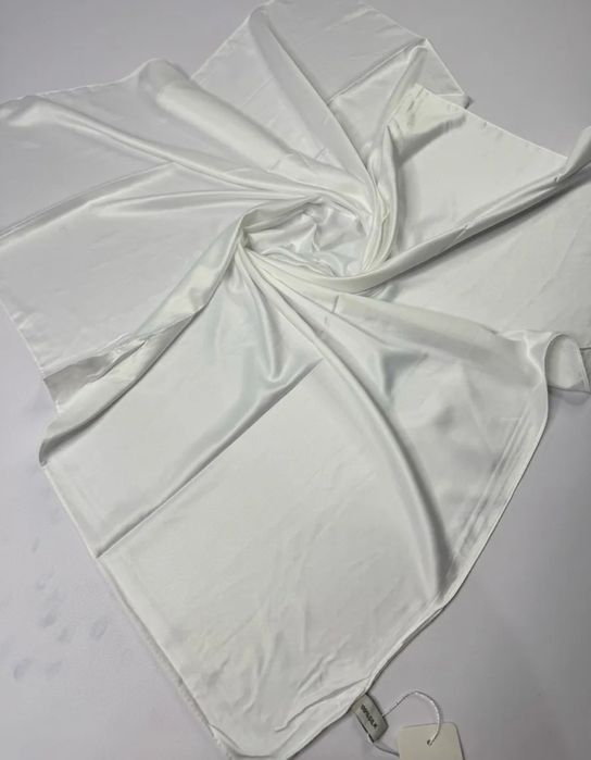 Шелковый белый платок 90х90