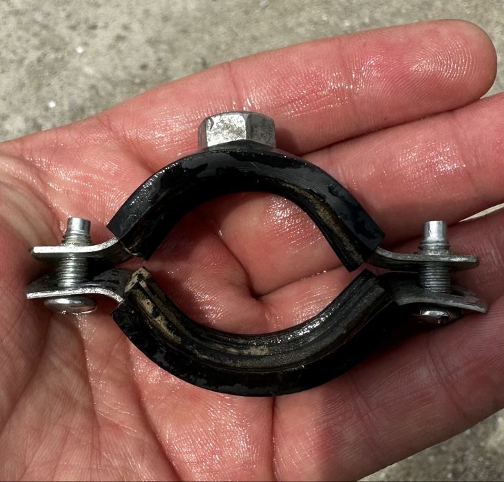 Хомуты новые есть более 100 штук. Турция штука 200