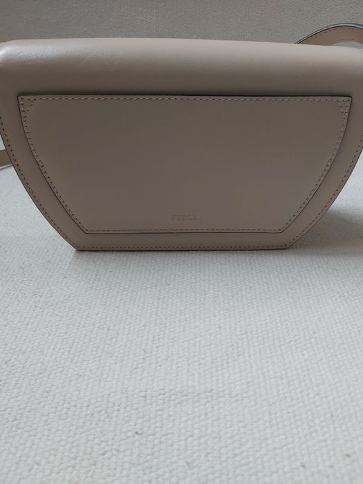 Furla чанта бежова
