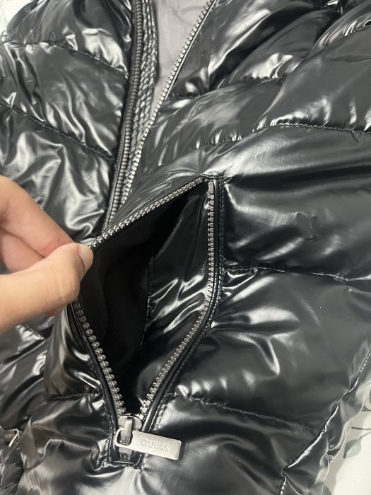 Geaca guess neagra lucioasa