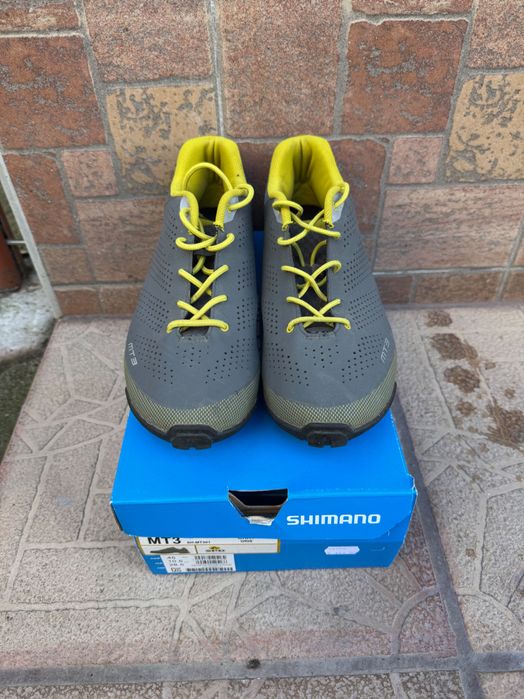 Обувки Shimano за планинксо колоездене.