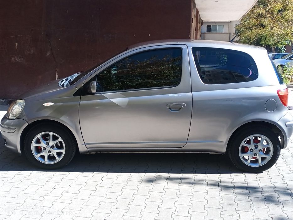 Тойота Ярис 2004г 1000кубика 68кс  бензин.