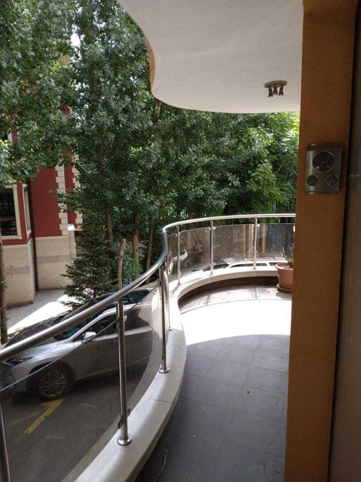 Дава се под наем Двустаен апартамент в София, Витоша - 72 кв.м за 470 € - Снимка #2