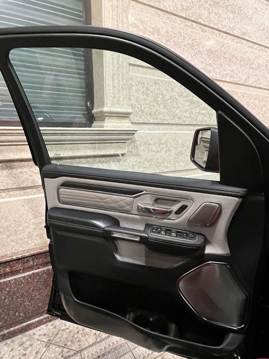 Dodge RAM 1500 5.7 AT Limited 4x4