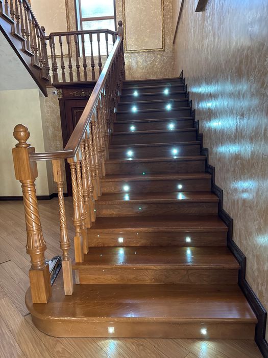 Срочно продам лестница из натуралнова дерево