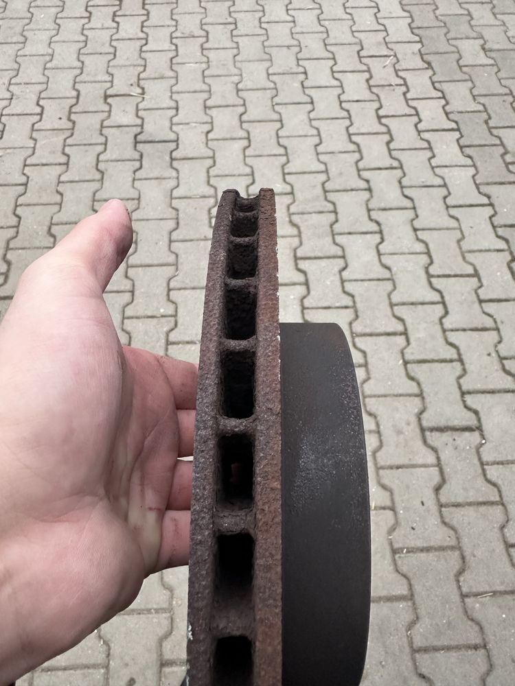 Discuri frana fata BMW F10 520 525 D