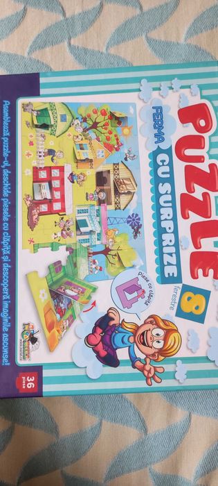 Puzzle cu ferestruici + carte Primele mele culori si forme