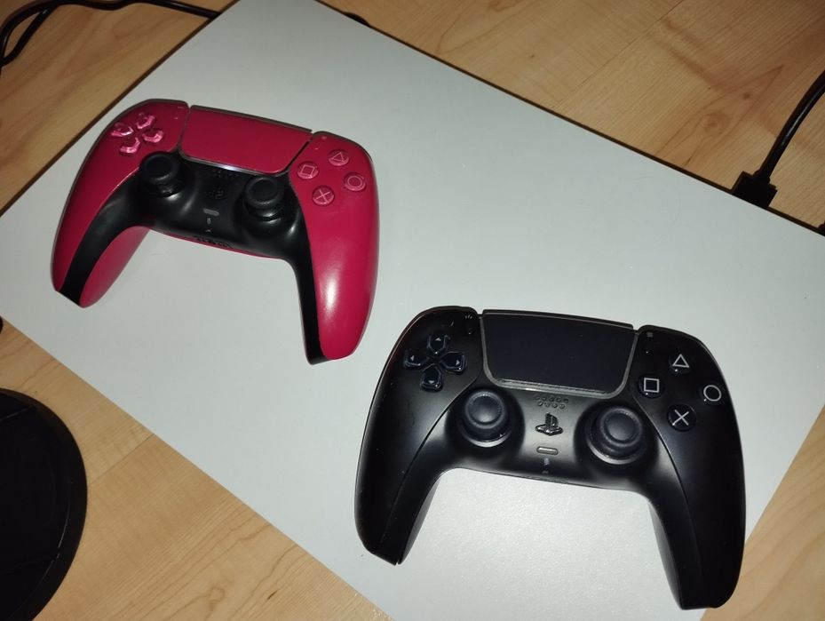 Playstation 5 отличен с два контролера и игри