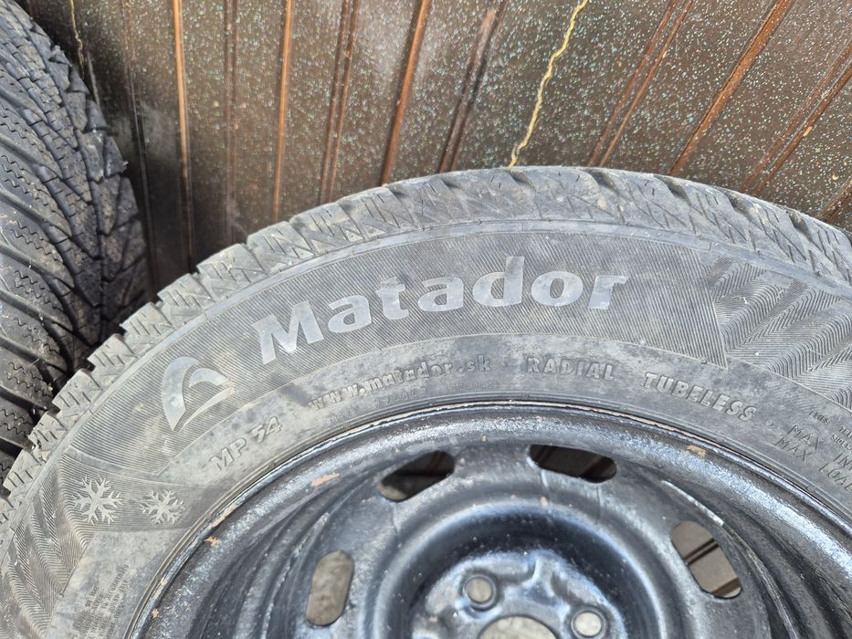 Гуми с джанти 175/70/14 - 2бр. зимни