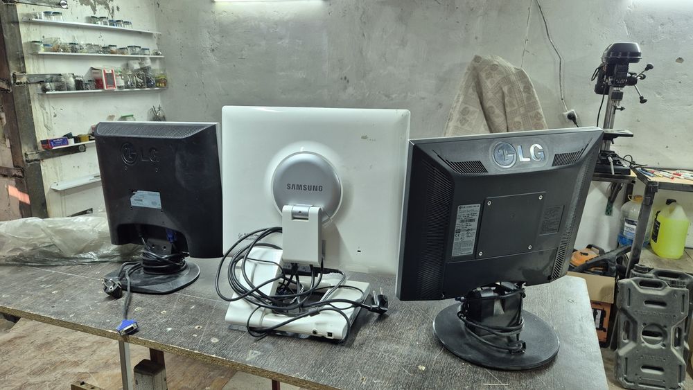 продам три монитора