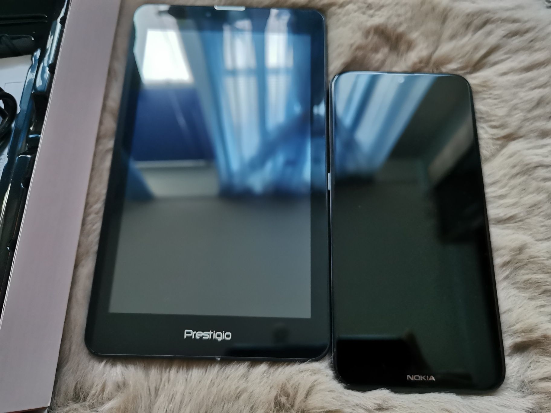 Таблет Prestigio Grace 4G и смартфон Nokia 2.3