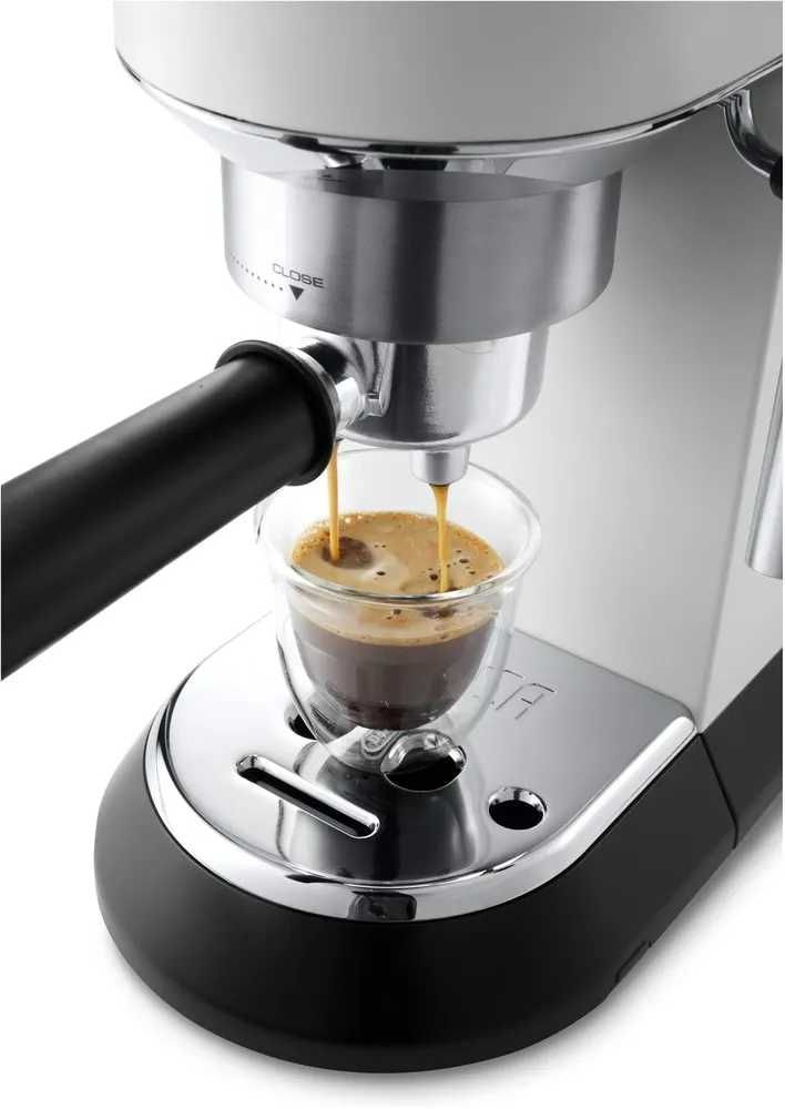 Кофеварка DeLonghi EC685.W Dedica
