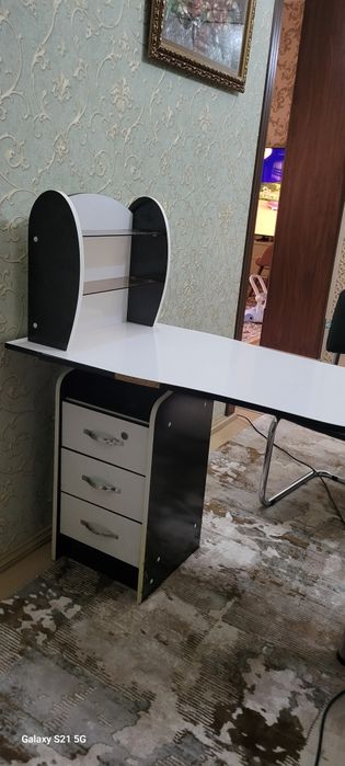 Маникюрный стол  за 450тыс исползованный