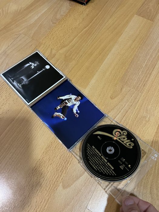 Оригинални CD дискове с музика