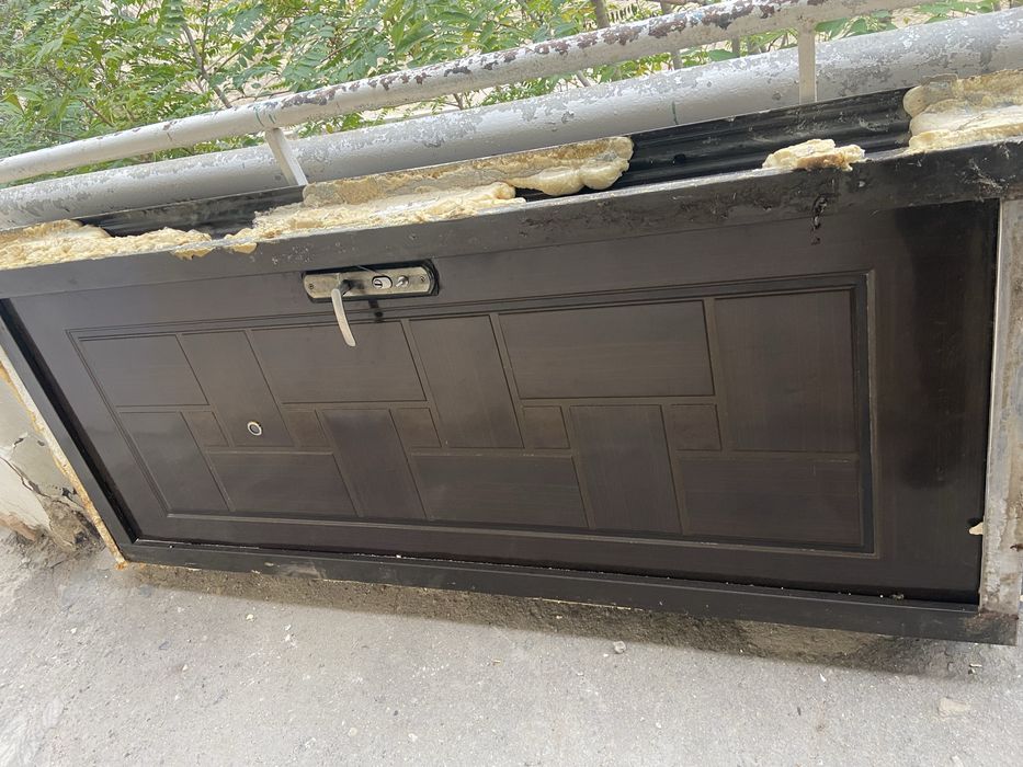 Дверь входная, в лчеьн хорошем состояний