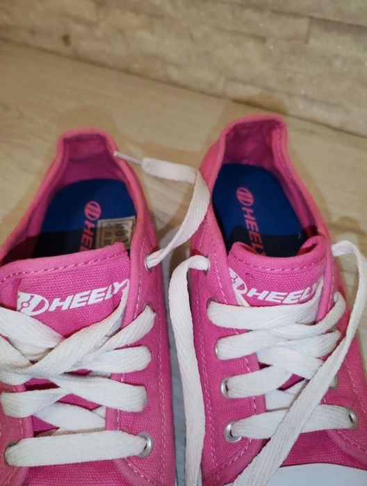 Pantofi sport Heelys, cu rotile, mărimea 36,5