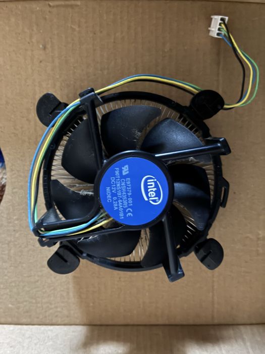 Продаю кулер / радиатор Intel