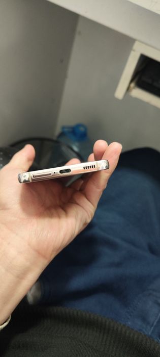 Samsung S22.  Juda arzon