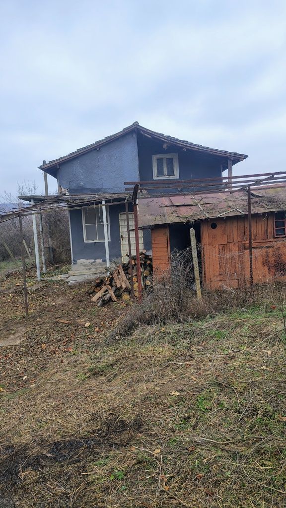 Къща с двор 500 кв. m