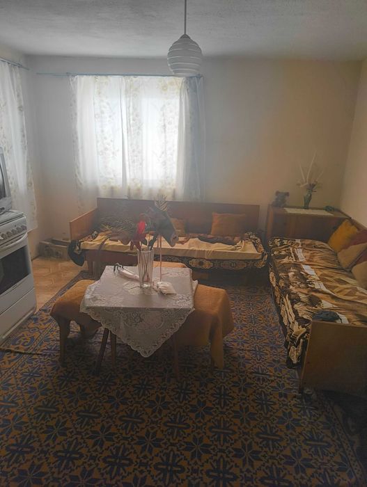 двуетажна къща в с.Кадиево