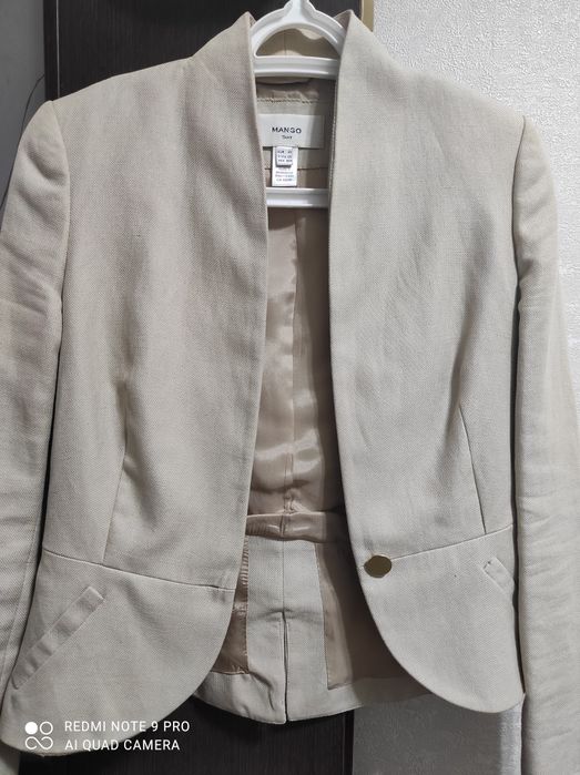 Женский жакет светло - бежевого цвета