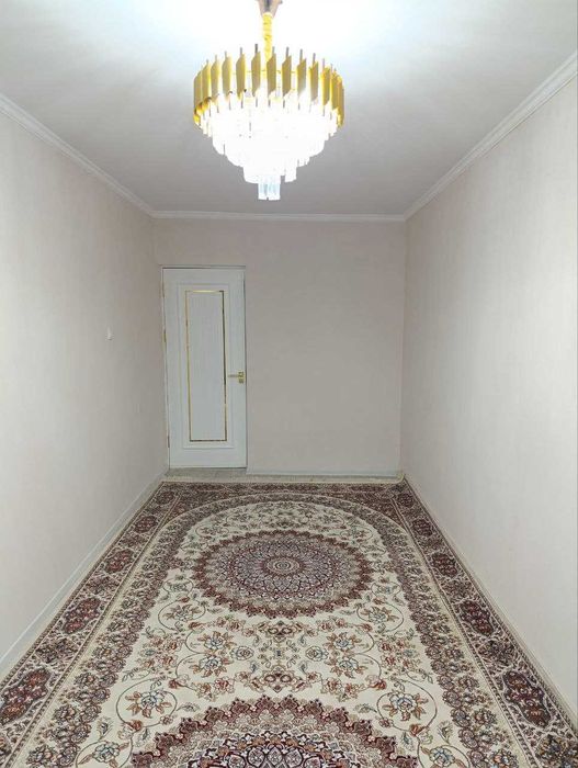 Чирчиқ шаҳрида, 4-микрорайон, 1-этаж, 2 хонали квартира.