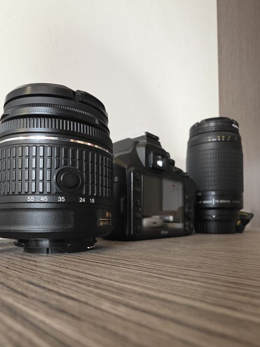 Продавам фотоапарат Nikon D3200 комплект с два обектива