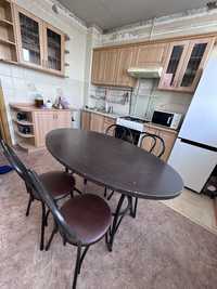 Кухонный стол с 4 стульями