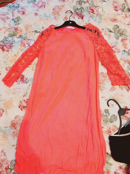 Платье продам красивое