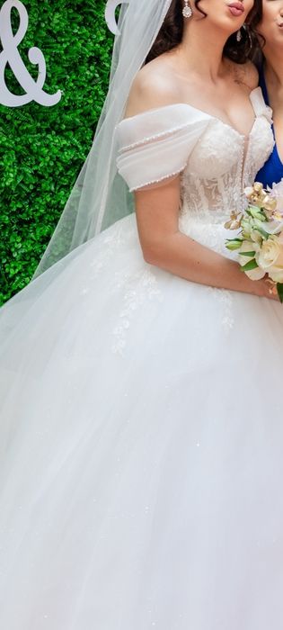 Vând 2 Rochii de Mireasă