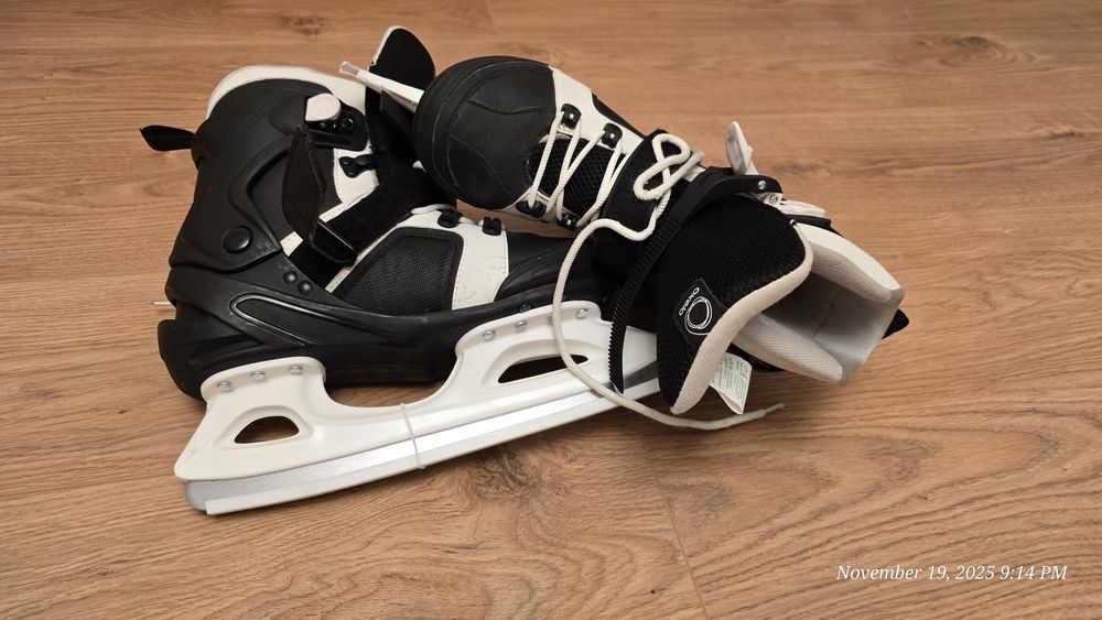 Vand patine pentru gheata Oxelo marimea 42 IMPECABILE