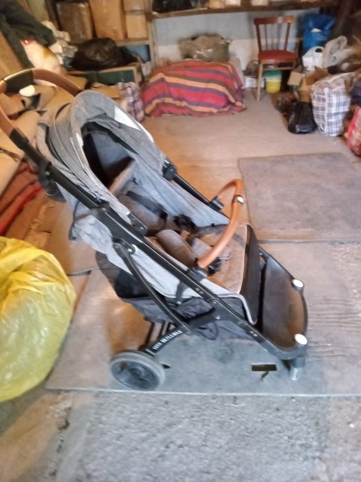 Детская прогулочная коляска