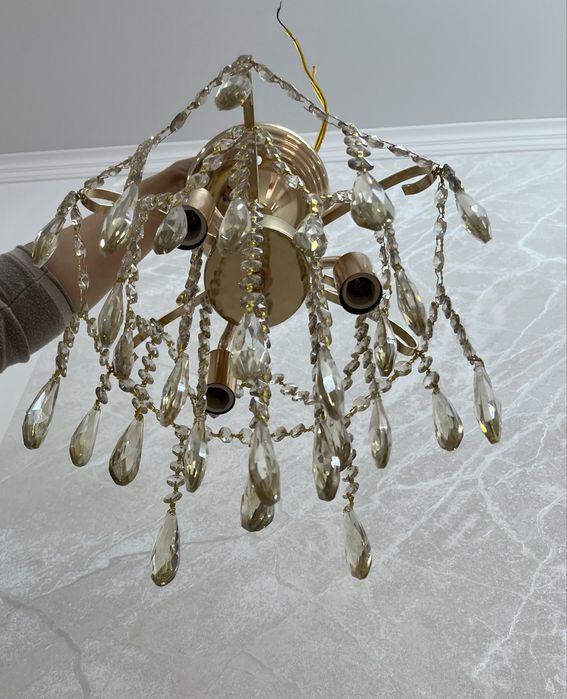 продам красивую люстру