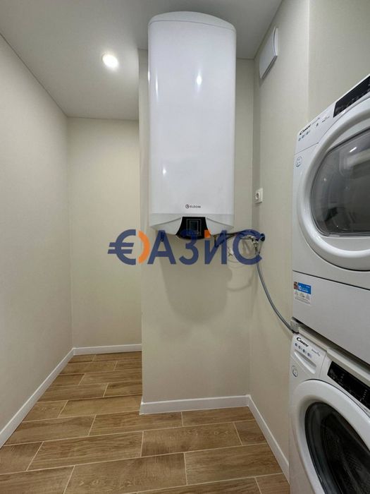 Просторен апартамент с 2 спални в комплекс" Оазис", Равда, България,