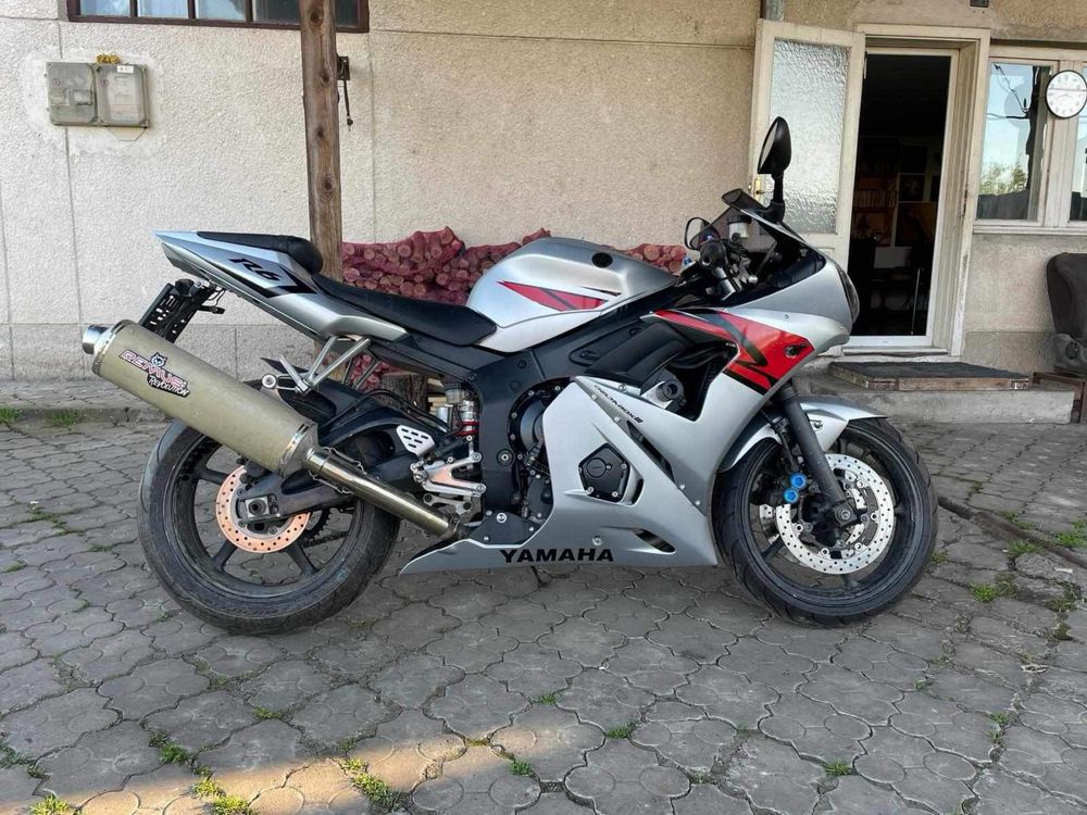 Yamaha R6.  2004