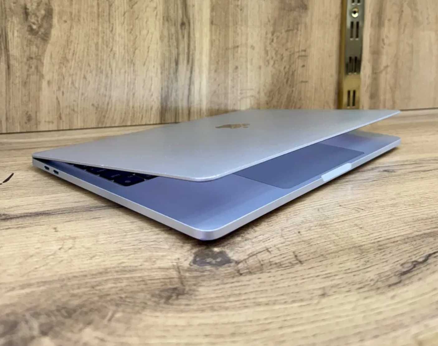 Macbook pro m1 (apple slicon chip)