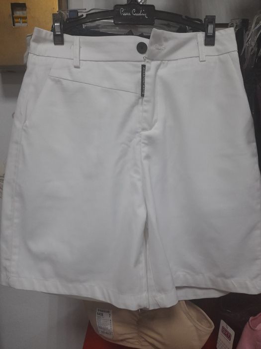 Шорты белые стильные б/у разм42