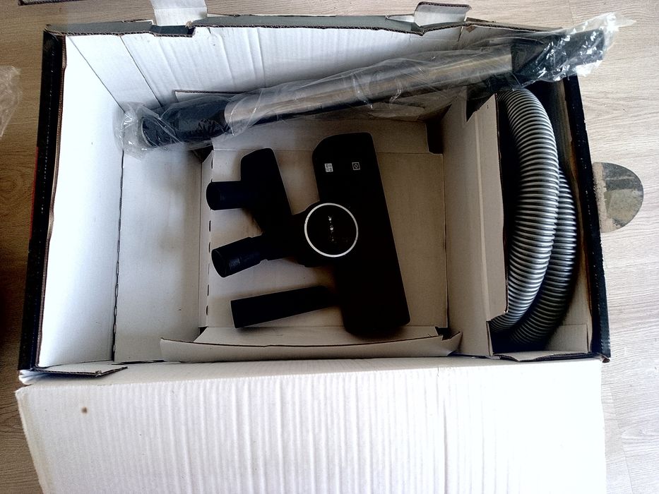 Vând aspirator Miele