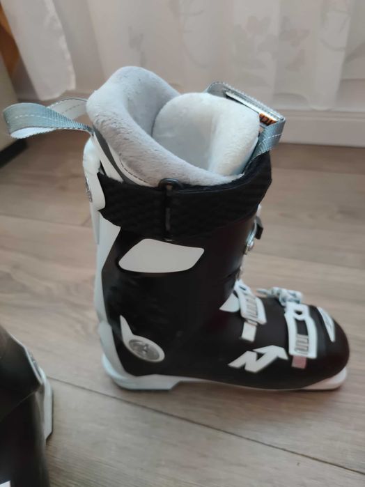 Продават се дамски ски обувки Nordica Sportmachine 85 W.