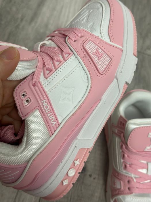 Adidasi Louis Vuitton