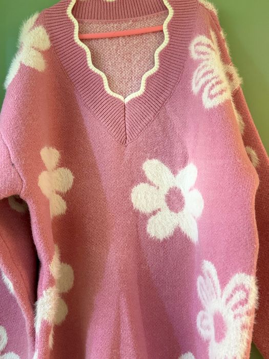 Розов пуловер с цветя