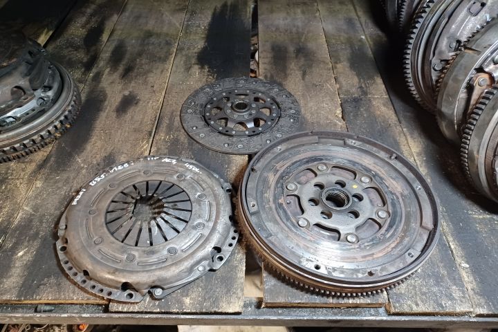 KIT AMBREIAJ 1.8 B Volkswagen VW Passat B5.5 (facelift)  [din 2000 pana  2005] seria