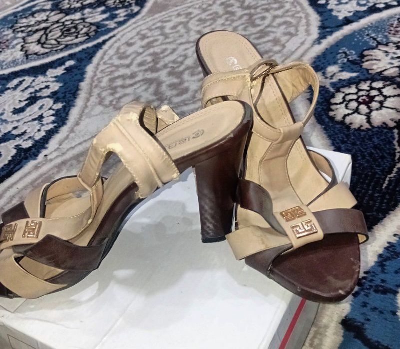 Женские босоножки 38