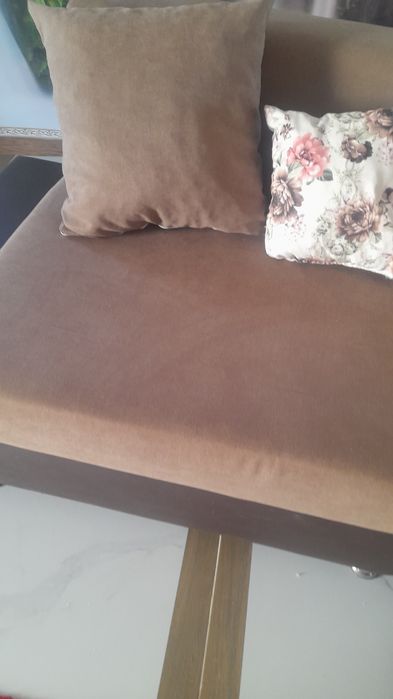 Mobila de living +masa+perne