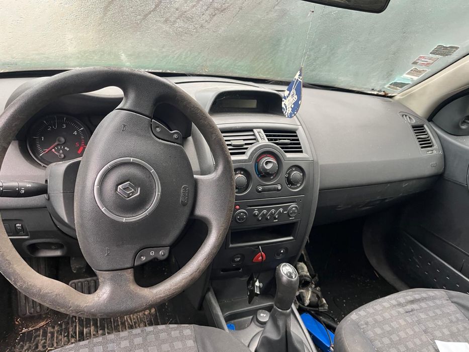 Vand  intreaga sau dezmebrez renaut megane 2